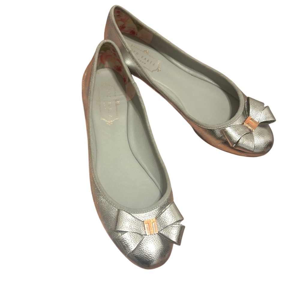 Ted Baker London Immet 2 Silver US‎ sz 8.5 ballet flat bow preppy old money